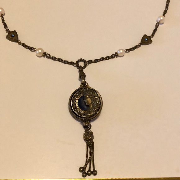 Niquea.d Goddess Locket - Picture 2 of 7